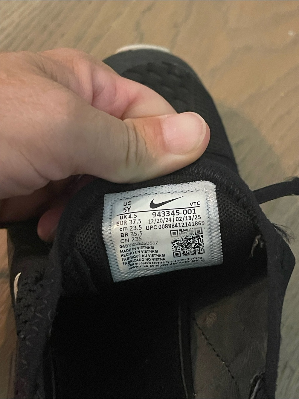 Nike Air Max 270 boys  Black with White Accents Sneakers - Picture 8 of 8